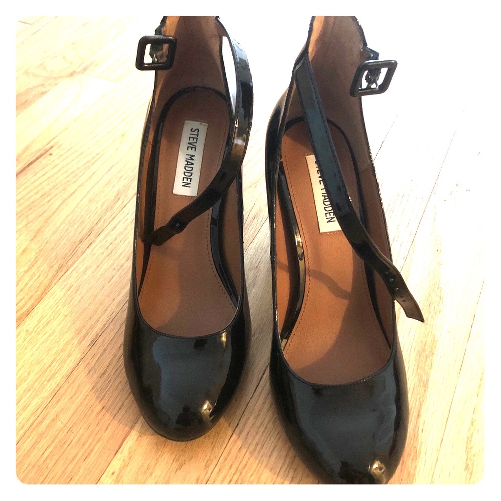 Black patent leather pumps with ankle strap